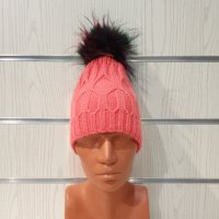 Нова зимна дамска шапка в цвят корал с шарен помпон/пух, снимка 7 - Шапки - 35479338