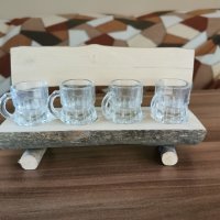 дървена пейка с 4 бр. чаши за шотове, снимка 1 - Чаши - 40732614