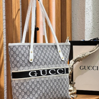 Дамска чанта Gucci, снимка 5 - Чанти - 44898942