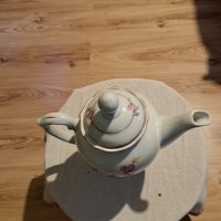стар порцеланов чайник, снимка 2 - Антикварни и старинни предмети - 43764000