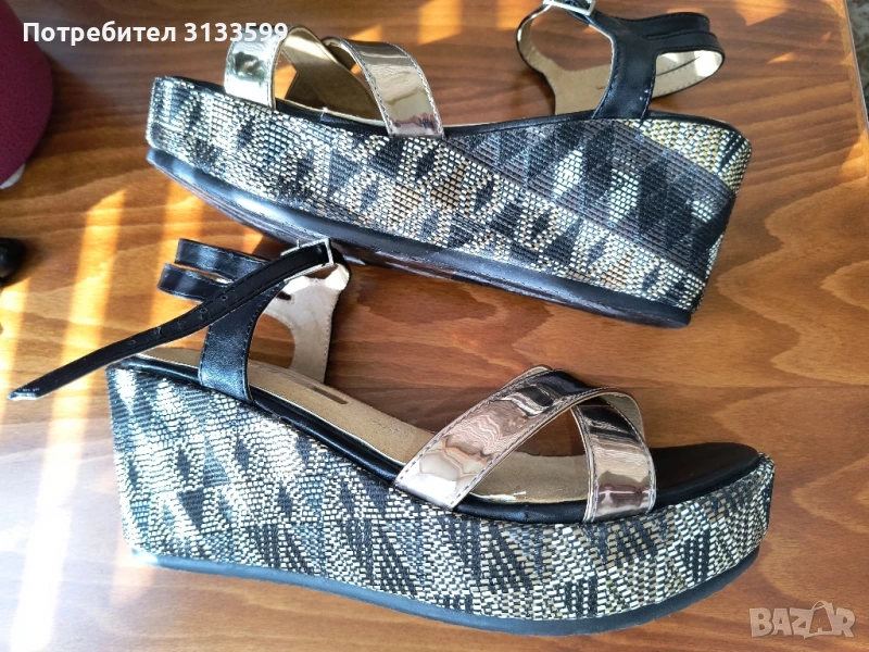 Златисти сандали на платформа - номер 38; Златиста чантичка , снимка 1