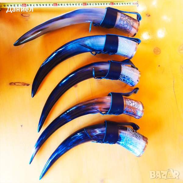 Гравирана чаша от естествен рог с кожен калъф , изцяло ръчна изработка. Викингска чаша , снимка 1