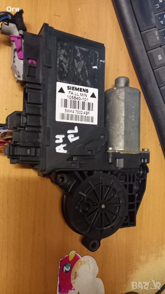 Моторче стъклоповдигач За Ауди А4 В6 предно ляво 105840-101 5WK4 7002ABF, снимка 1