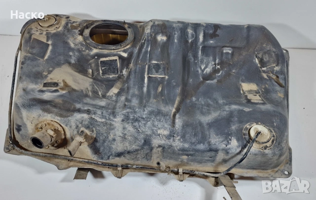 Резервоар Toyota Avensis Station Wagon T22 2.0 D4D Тойота Авенсис Т22 Комби 1997-2003, снимка 2 - Части - 53453394