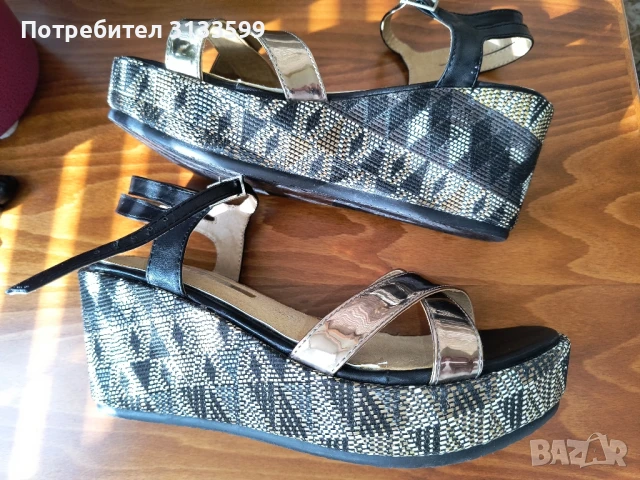 Златисти сандали на платформа - номер 38; Златиста чантичка , снимка 1