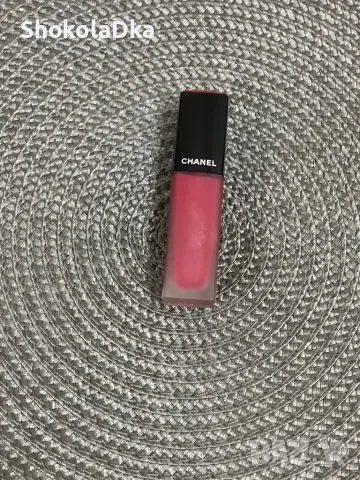 Течно матово червило Chanel, снимка 2 - Декоративна козметика - 50316539