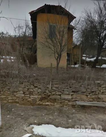 Продава парцел със стара къща в с. Згурово,област Кюстендил