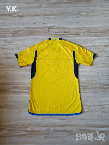 Оригинална мъжка тениска Adidas AeroReady x Sweden National Football Team / Season 22 (Home), снимка 3 - Тениски - 51428331