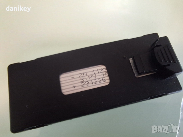 Дрон с двойна камера и WiFi 4 батерии и много резервни перки с проблем, снимка 9 - Електрически играчки - 52488470