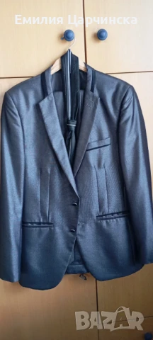 Официален мъжки костюм 