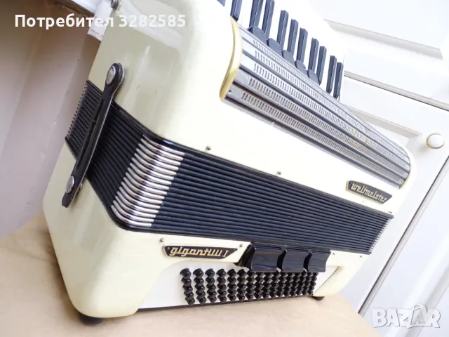 Акордеон Велтмайстер Гигантили 80 баса, снимка 4 - Акордеони - 48589813