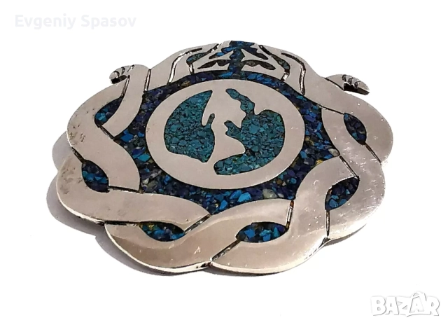 Винтидж Сребърна Брошка Медальон с Инкрустация Тюркоаз от Taxco Мексико Две Преплетени Гърмящи Змии, снимка 3 - Колиета, медальони, синджири - 52447301