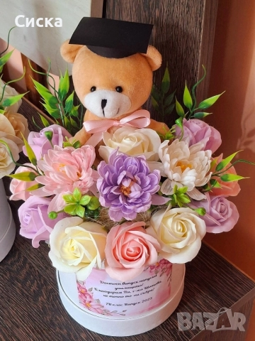 ⚘️Букет със сапунени цветя от пластичен сапун и плюшено мече за бъдеща абитуриентка, снимка 7 - Подаръци за жени - 50498868