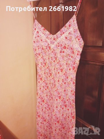 Нежна лятна розова рокля на цветя