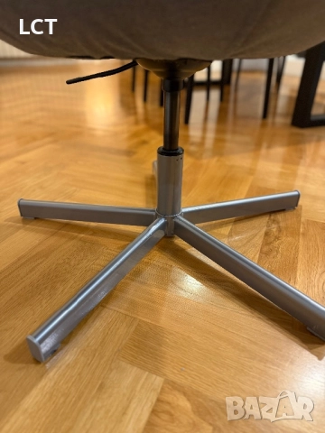 въртящ се стол Ikea Skruvsta, снимка 2 - Столове - 52356546