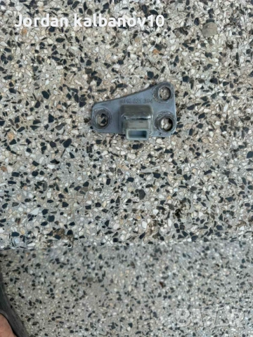 Основа на дъргача на калника на Ауди Audi A8 D4 H4 само за 20Eur. 4h0821394