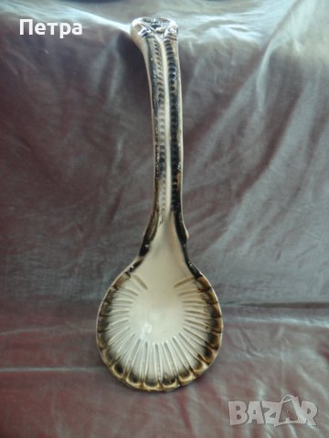 Порцеланов черпак