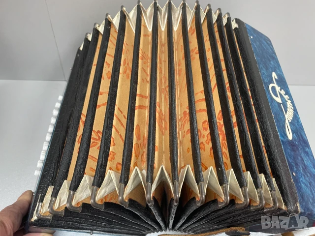 ПОРЪЧАН! Работещ! Детски Акордеон «Кременное» СССР, снимка 7 - Антикварни и старинни предмети - 51088877