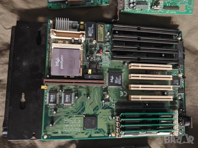 Продавам ретро процесор Intel ,дънна платка..., снимка 5 - Други - 51752473
