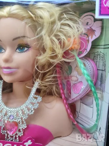 Голяма глава за прически с гримове и аксесоари