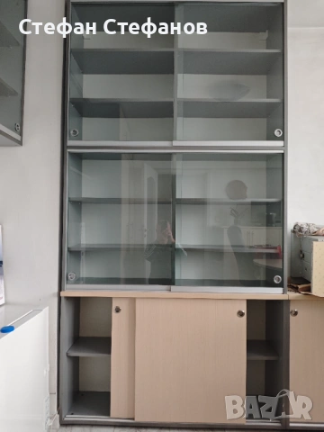 Витрина за офис, снимка 2 - Работни маси и бюра - 53201700