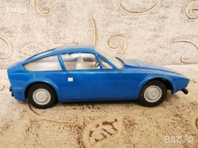 PIKO Alfa Romeo 1300 Junior Zagato 1/20, снимка 3 - Колекции - 43301226