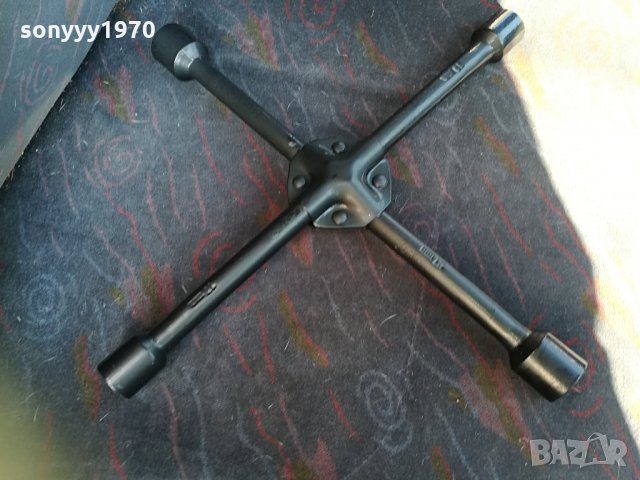 ключ за гуми кръстачка-черен 2104211045