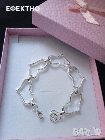 Нова, масивна сребърна гривна със 5 сърца. В подаръчна кутия