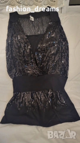 Рокля с пайети и ефектен тюлен гръб