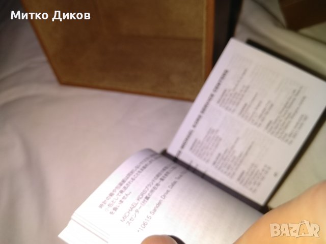 Кутия за часовник с инструкция и възглавница Майкъл Корс, снимка 7 - Други - 36619930