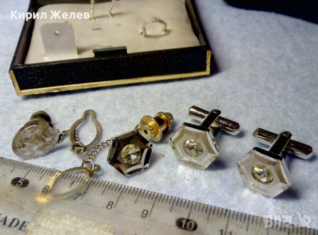 MONARCH Стар ЛУКСОЗЕН КОМПЛЕКТ БУТОНЕЛИ с 2 ИГЛИ За ВРАТОВРЪЗКИ с ФАСЕТИРАНИ КРИСТАЛИ 19014, снимка 9 - Антикварни и старинни предмети - 51371677