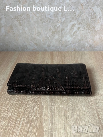 Кафяво кожено портмоне с джоб за монети , карти и книжни пари 🤎