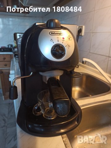 Кафе машина Делонги с ръкохватка с крема диск, работи отлично и прави хубаво кафе с каймак , снимка 3 - Кафемашини - 38954314