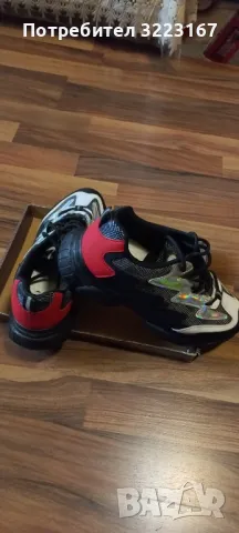 Елегантни спортни обувки