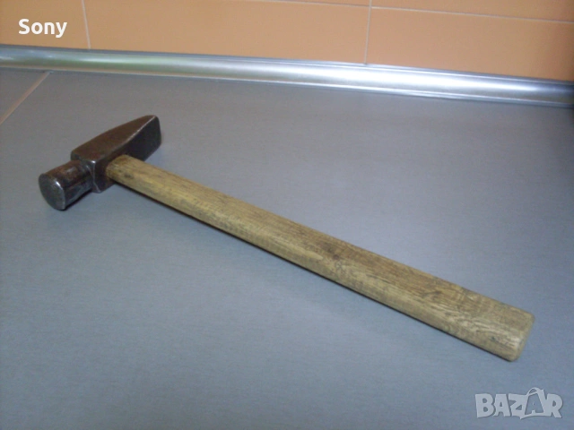 Стар български бъчварски чук.