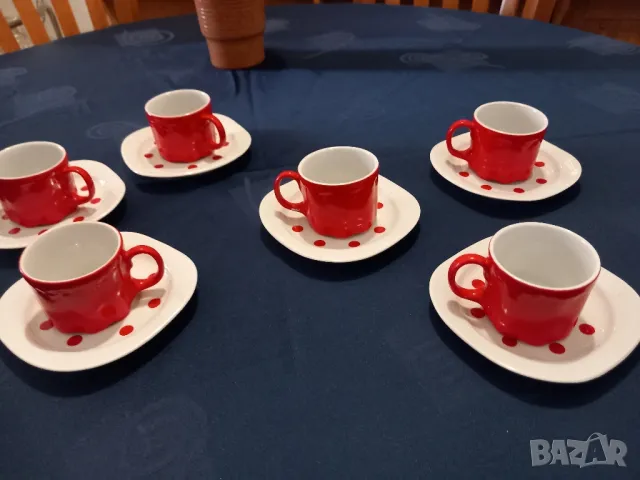 Сервиз за кафе в червено, снимка 4 - Сервизи - 50378810