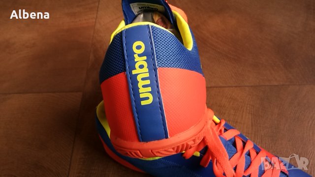 UMBRO FUTSAL STREET 4 размер EUR 45 / UK 10 за зала 8-4-S, снимка 4 - Спортни обувки - 28018767
