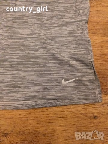 Nike Women’s THERMA Short Sleeve Running Hoodie - страхотна дамска блуза КАТО НОВА, снимка 11 - Спортни екипи - 27934270