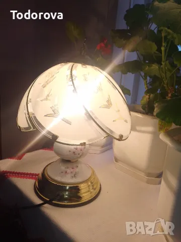 Лампа , снимка 2 - Настолни лампи - 49032351