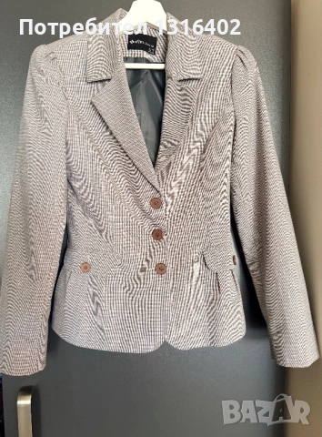 Елегантно вталено сако размер XS/S