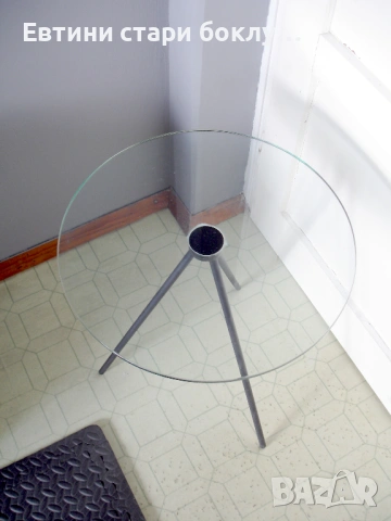 Елегантна помощна масичка от стъкло, снимка 2 - Маси - 53147564