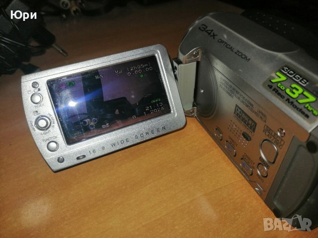 Продавам видео камера  JVC GZ-MG330 30 GB Hard Disk Drive, 35x оптичен зум, снимка 7 - Камери - 43717647