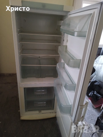 Продавам хладилник Електролукс , снимка 2 - Хладилници - 53606848