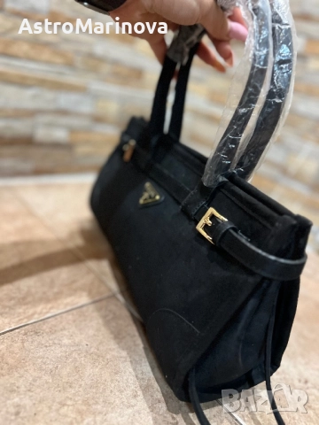 Елегантна дамска чанта тип Prada – черна, със златни елементи + дълга дръжка, снимка 3 - Чанти - 52566411