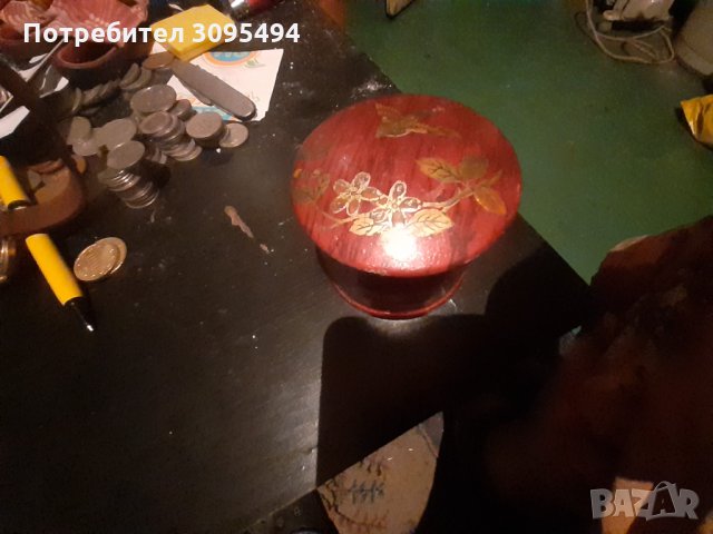 Дървена РЪЧНО РИСУВАНА КУТИЙКА.