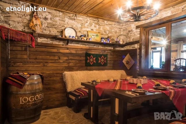 Полилеи, осветление,лампи от автентични колела от каруца с ръчно изработени дървени чашки , снимка 12 - Полилеи - 52059038