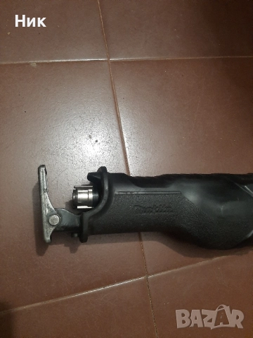 Саблен трион Макита, снимка 2 - Триони и циркуляри - 52641136