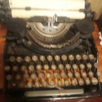 Продавам запазена,преносима пишеща машина., снимка 2 - Антикварни и старинни предмети - 43512632