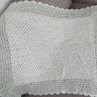 Ръчно плетена бяла бебешка пелена / одеало, снимка 4 - Пелени, памперси - 38344598