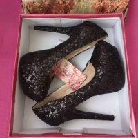 Черни токчета с паети на платформа , снимка 1 - Дамски обувки на ток - 40726814